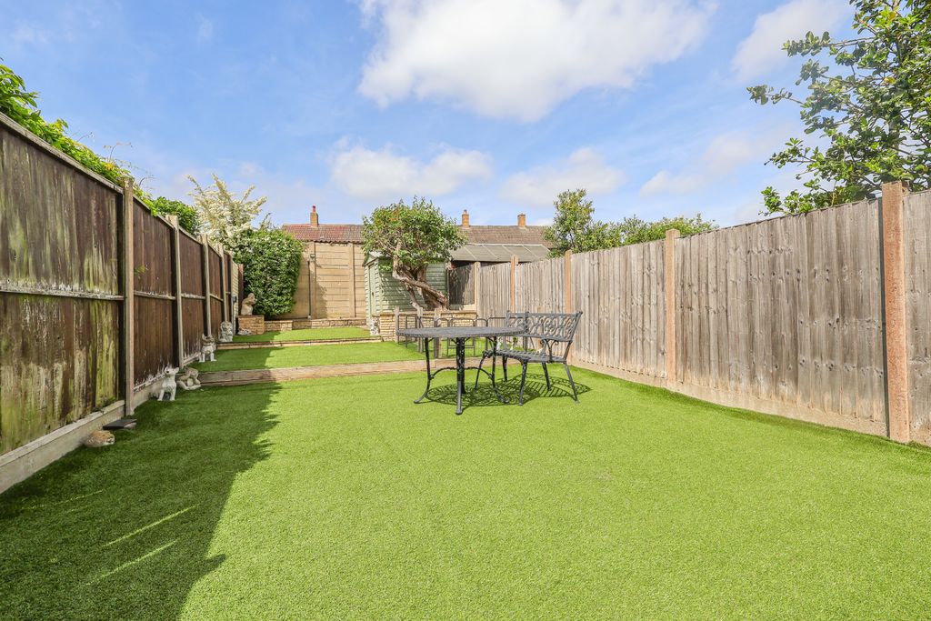 Property photo 3 of 11