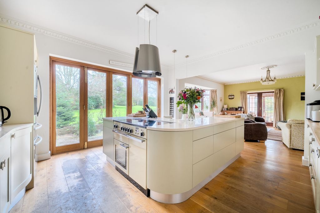 Property photo 3 of 44 4