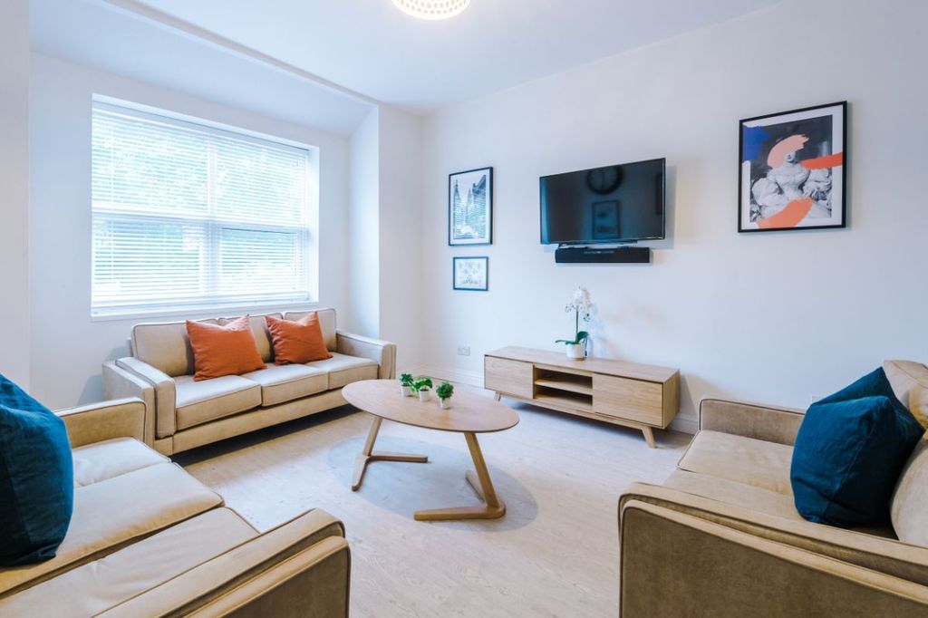 Property photo 1 of 13 161Mr - Living Area