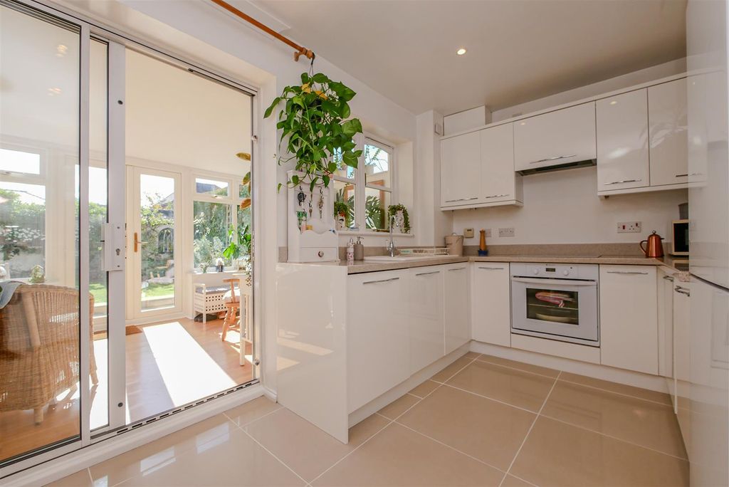 Property photo 3 of 13 Kitchen/Breakfast Room