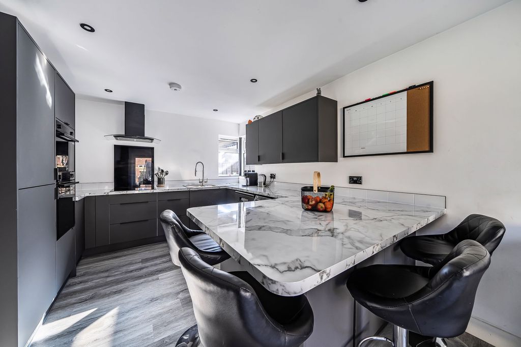 Property photo 2 of 21 Kitchen / Dining Room