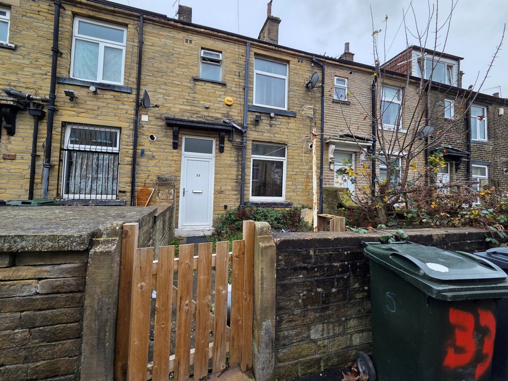 Property photo 1 of 12 33 Cambridge Street, Bradford, Bd7 3Bx
