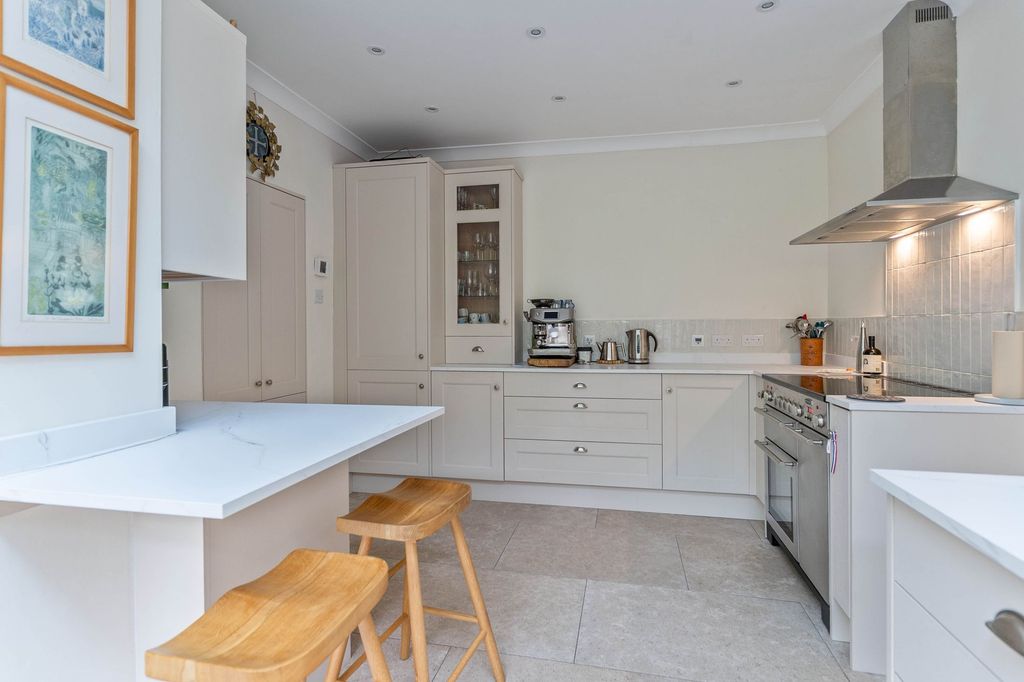 Property photo 2 of 48