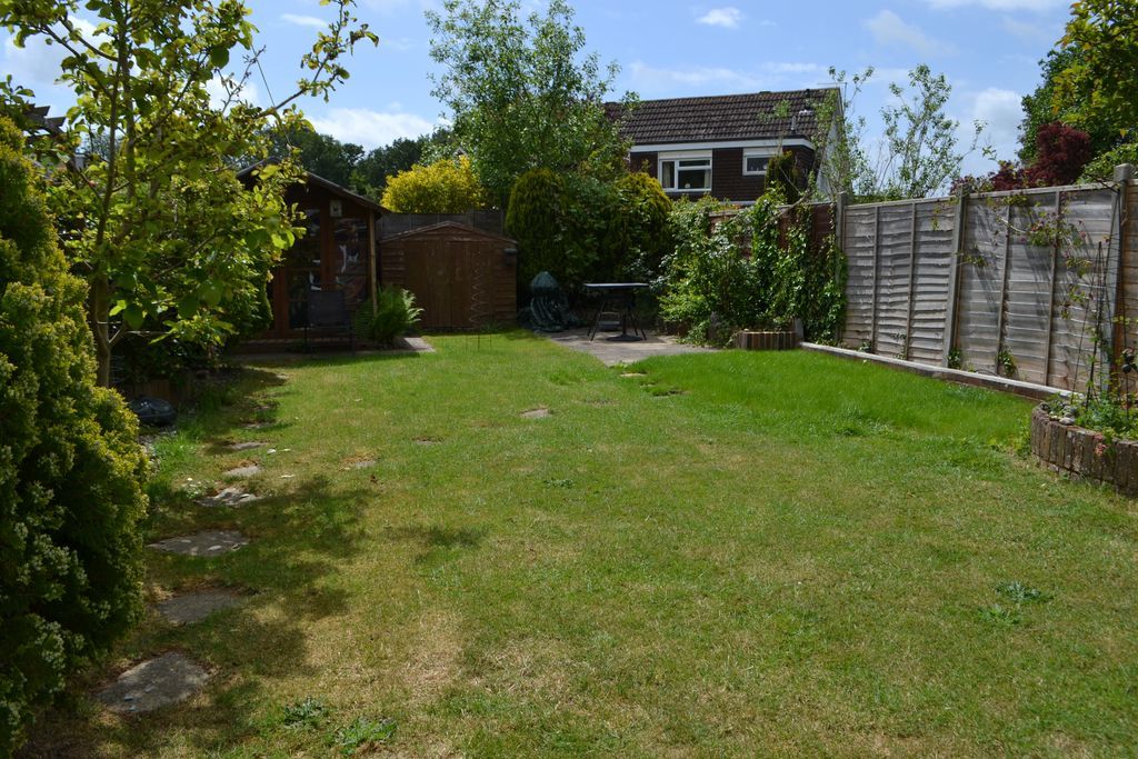 Property photo 3 of 18 Garden 1