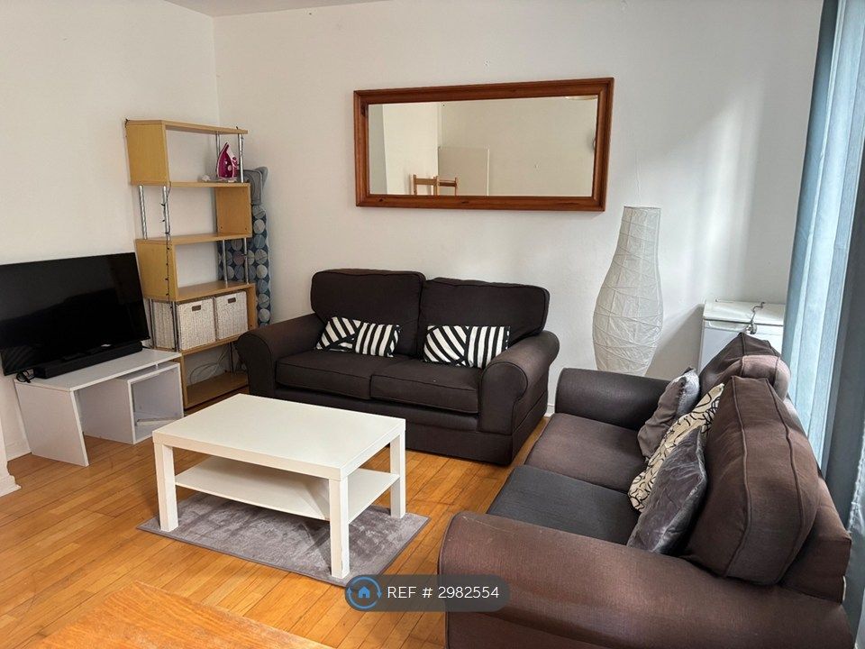 Property photo 1 of 8 Sitting Room