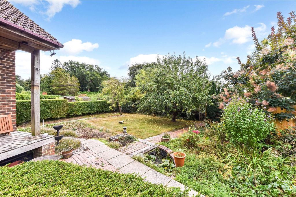 Property photo 3 of 12 Garden