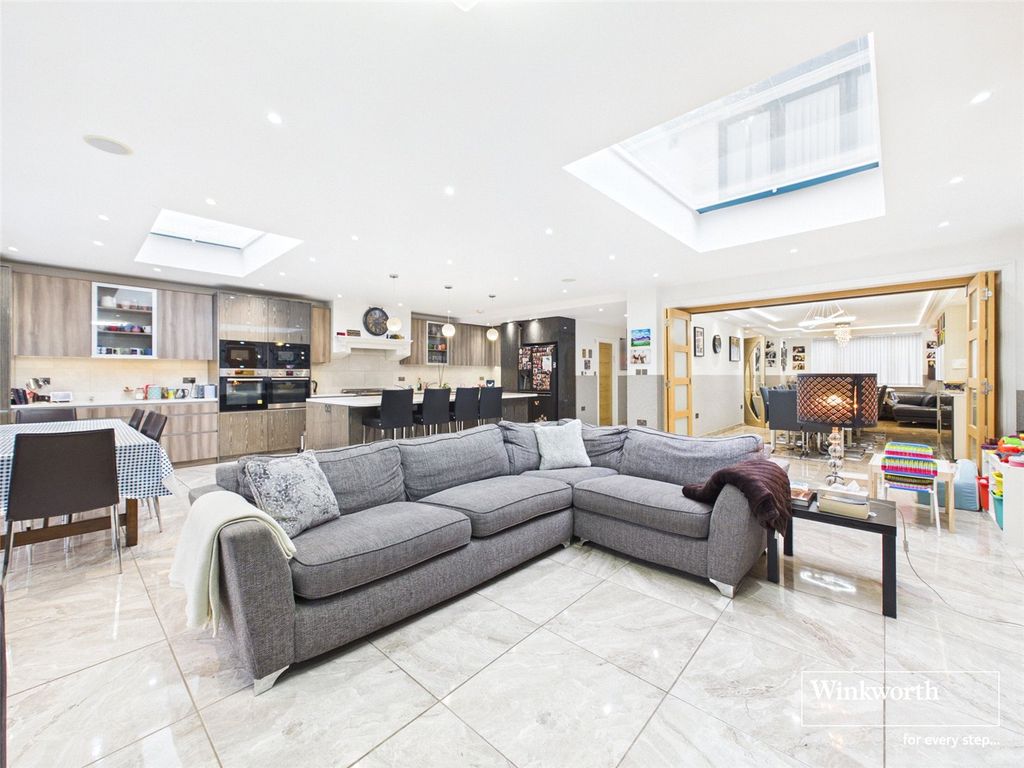 Additional image 5 of 7 bed detached house for saleEdgwarebury Lane, Edgware HA8
