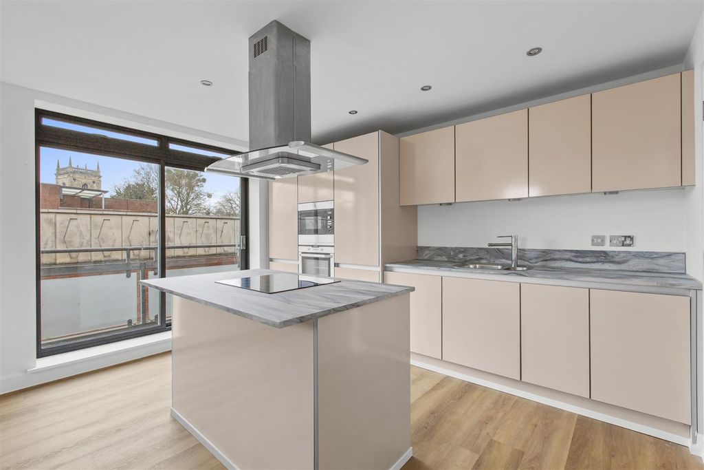 Property photo 3 of 10 Kitchen