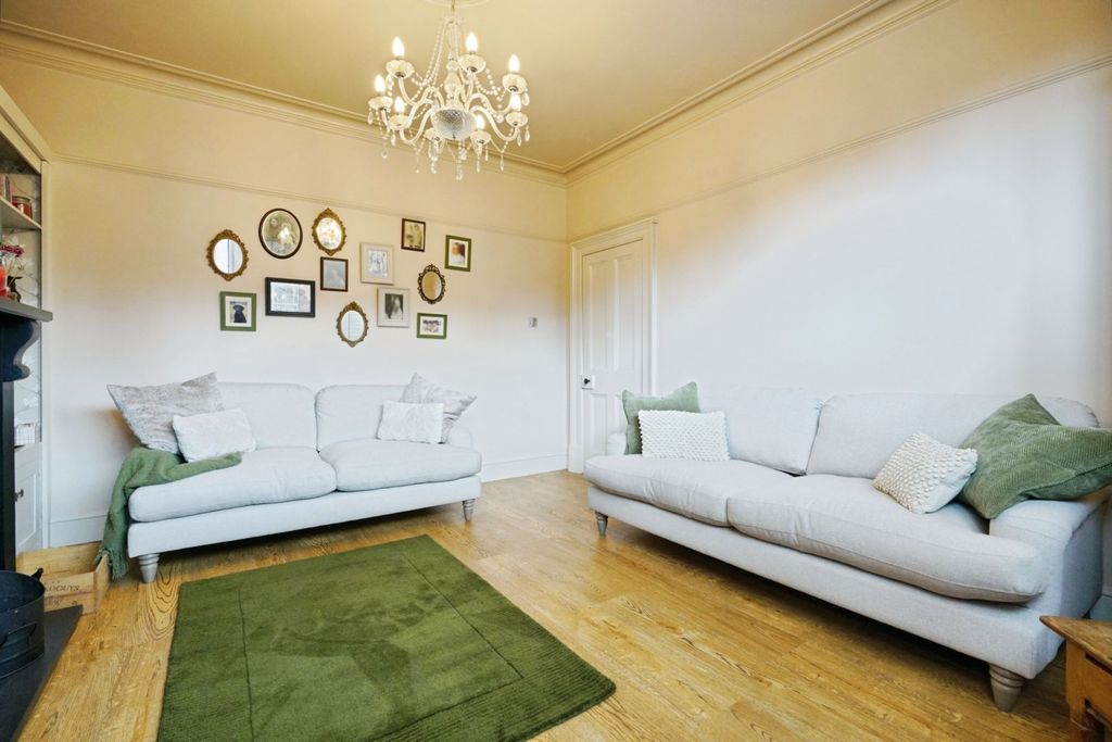 Property photo 2 of 25