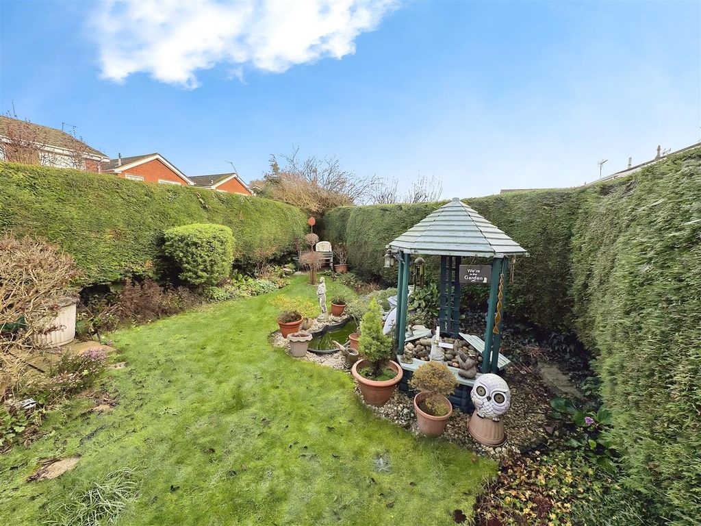 Property photo 2 of 13 Garden