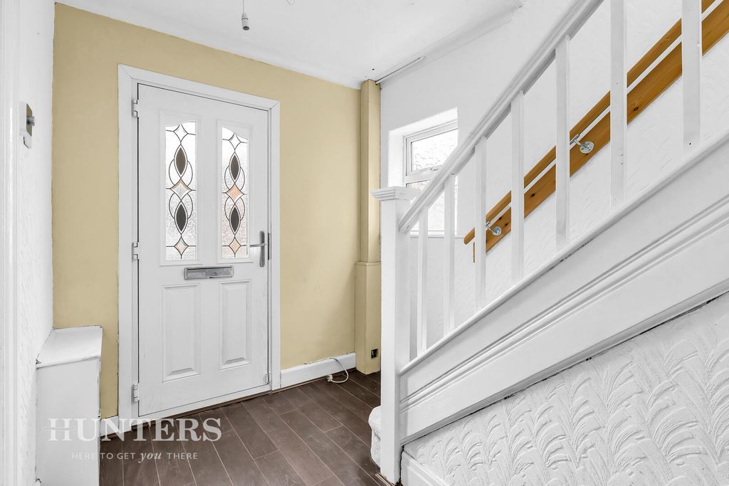 Property photo 2 of 19 Hallway