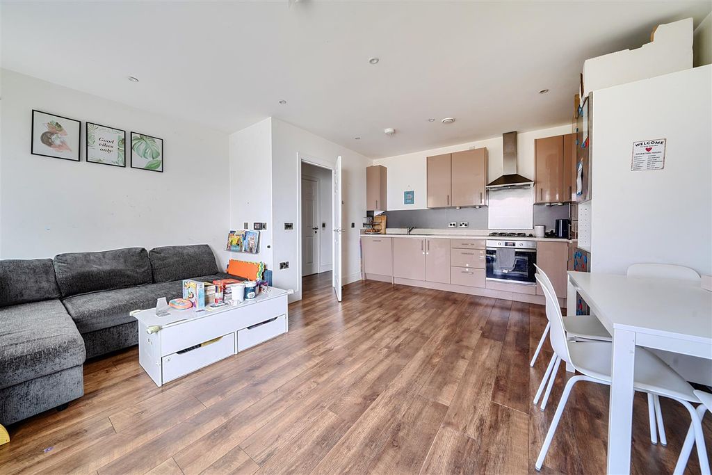 Property photo 2 of 19 1430946-11-69B952243Dcf1.Jpg