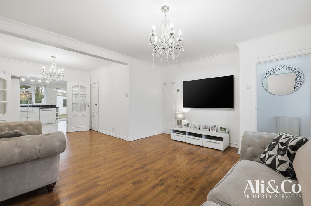 Property photo 3 of 25