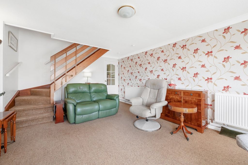 Property photo 3 of 27