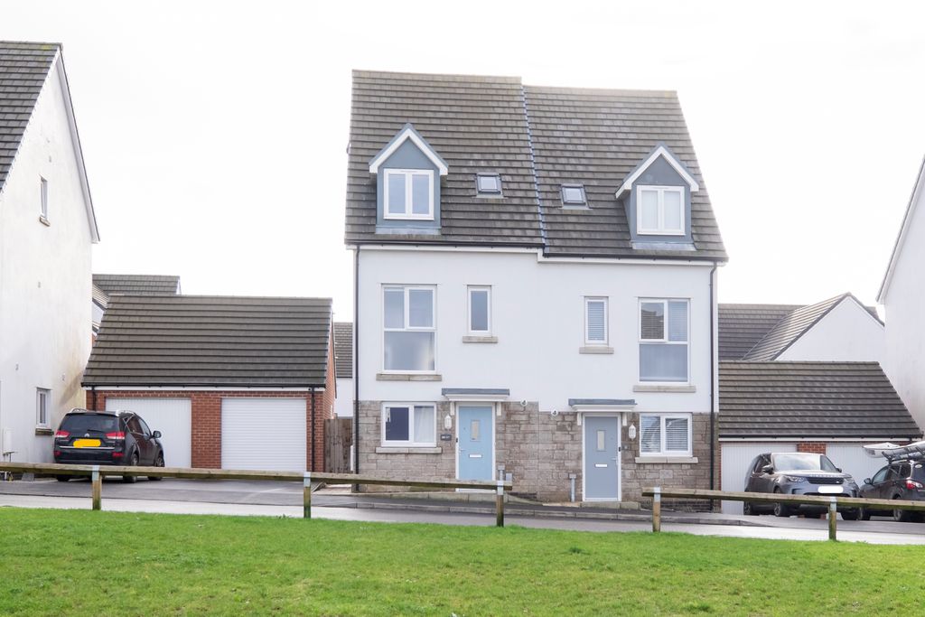 Property photo 2 of 34 Front