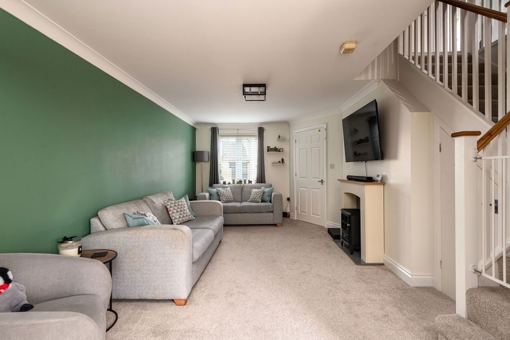 Property photo 2 of 20