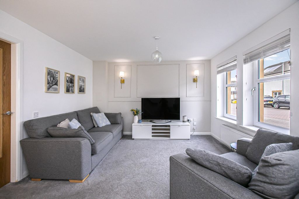 Property photo 2 of 26