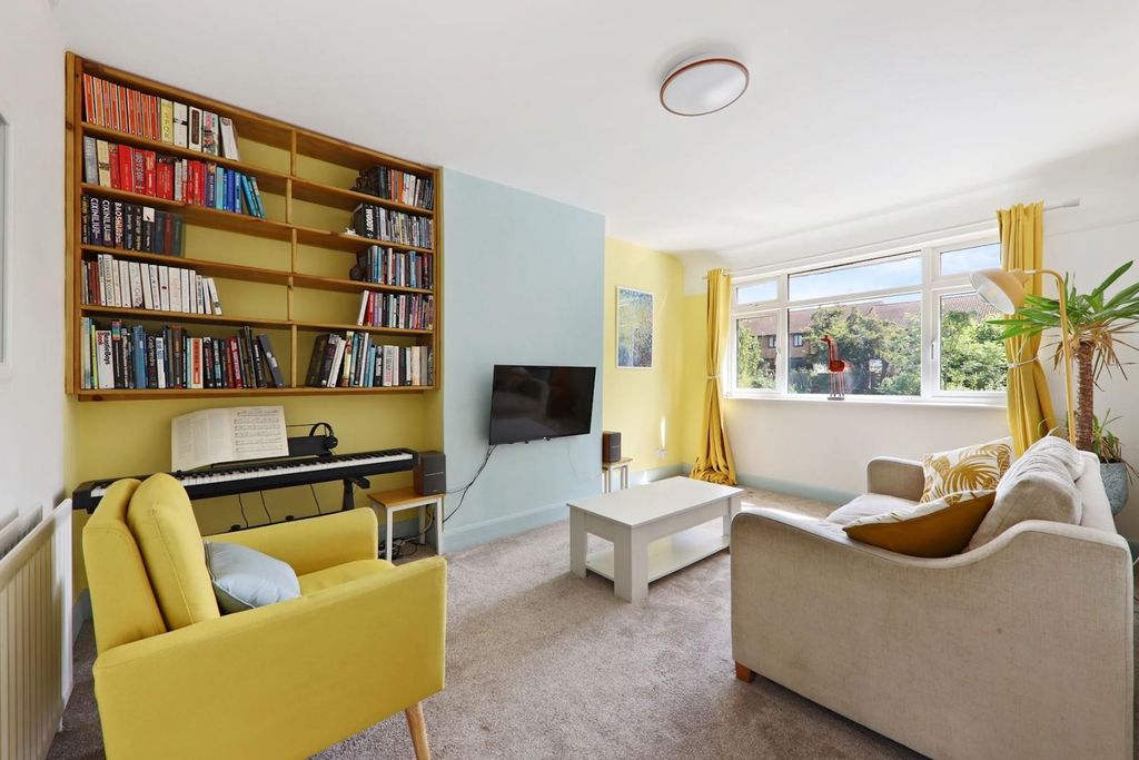 Property photo 1 of 12 03-75B0Jhpropworld - 43 Meadowview Road - 9 (1)-Me