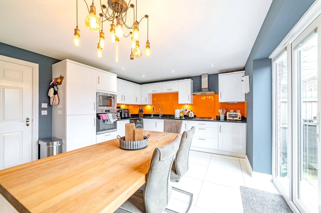 Property photo 3 of 33