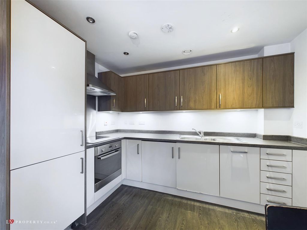 Property photo 3 of 13 Cam05016G0-Pr0020-St