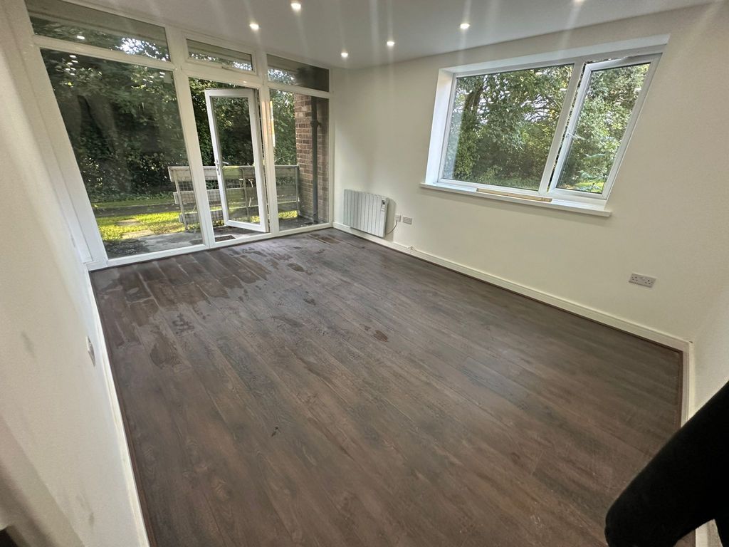 Property photo 2 of 8 Gallery