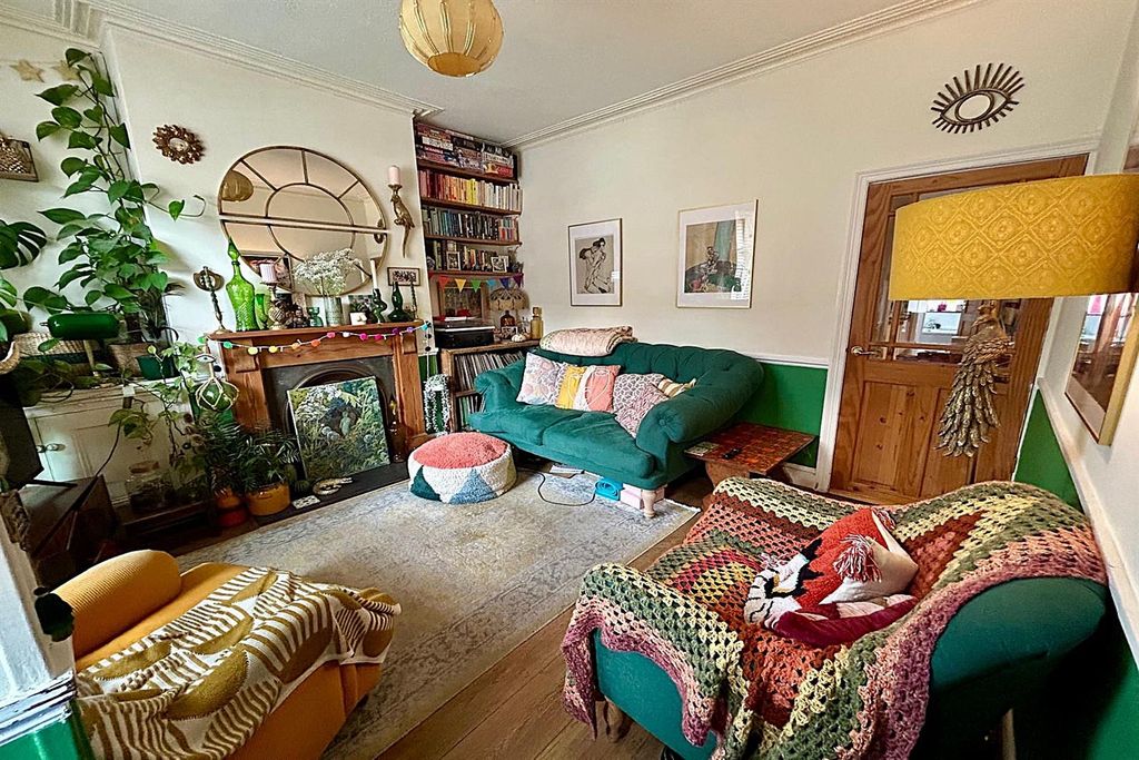 Property photo 3 of 14 Living Room
