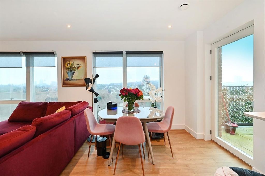 Property photo 3 of 7