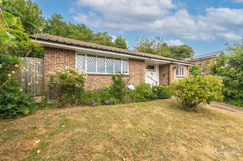 Property photo 1 of 21 Welcome To 18 Chatsworth Avenue