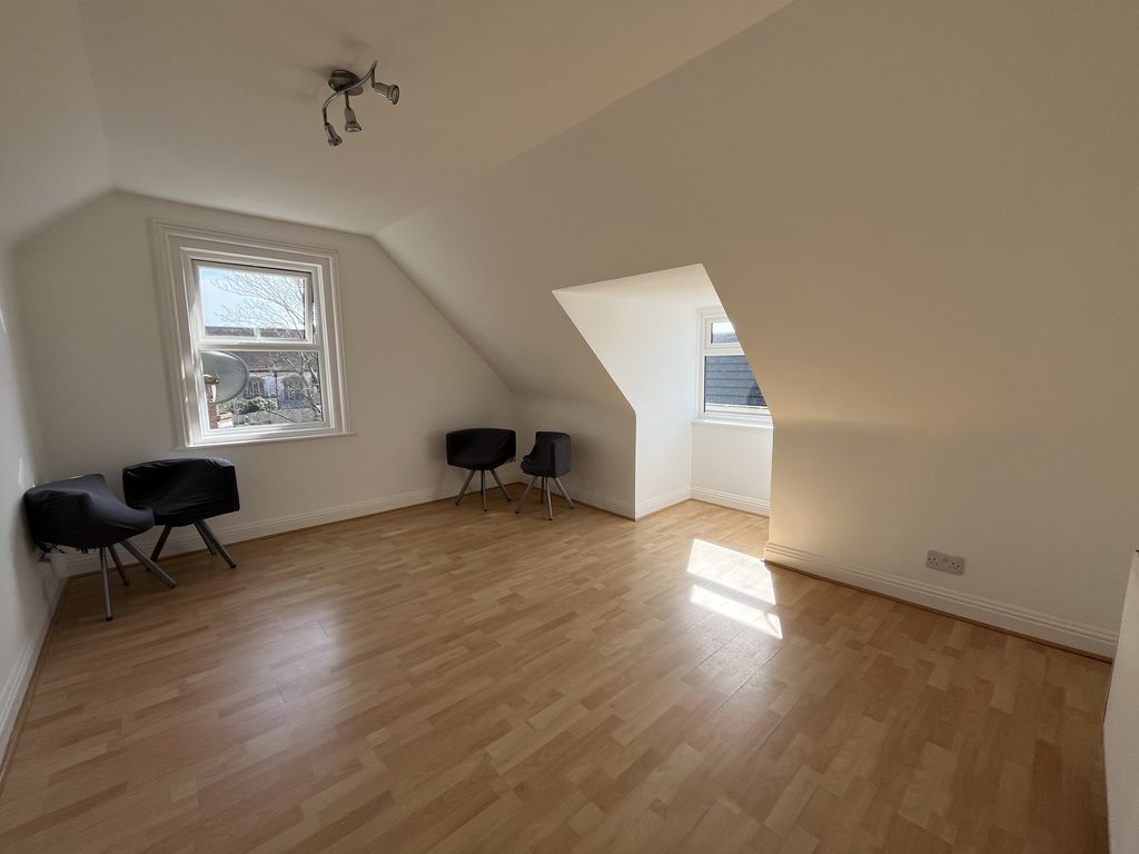 Property photo 2 of 8 Lounge