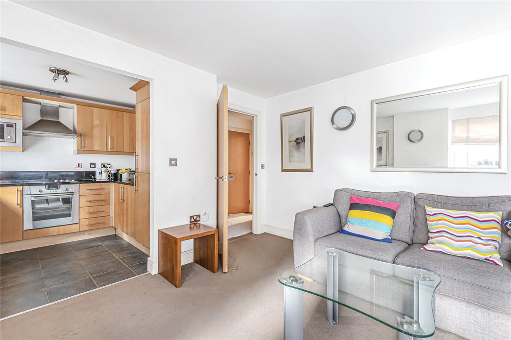 Property photo 3 of 8 Reception Room