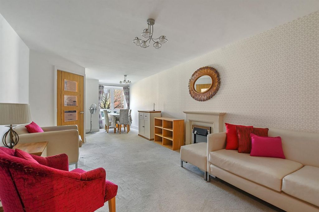 Property photo 1 of 15 13-E424Gcmcs - 15 Springhill House - Reception 4 -