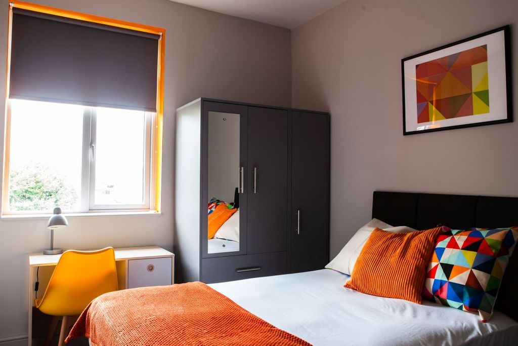 Property photo 2 of 19