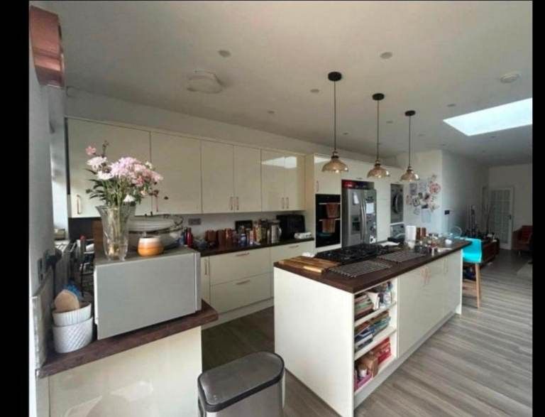 Property photo 3 of 6 Kitchen