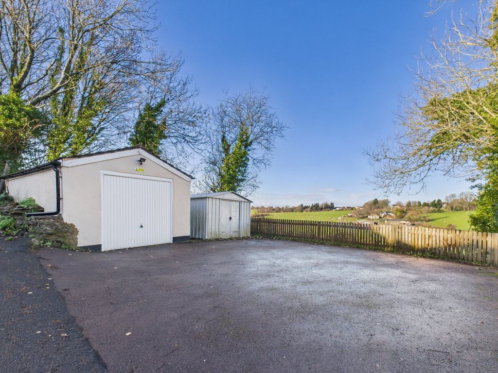 Property photo 2 of 40