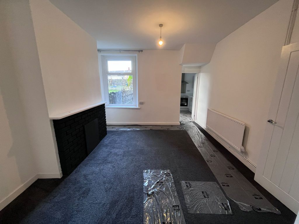 Property photo 3 of 10 Dining Room