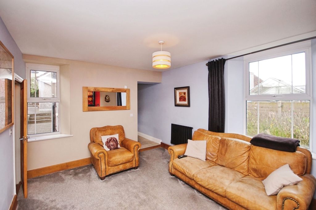 Property photo 2 of 17 Photo