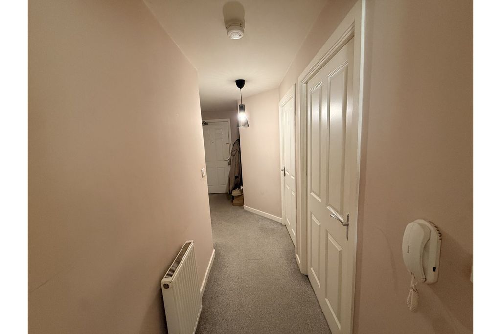 Property photo 3 of 7 Hallway