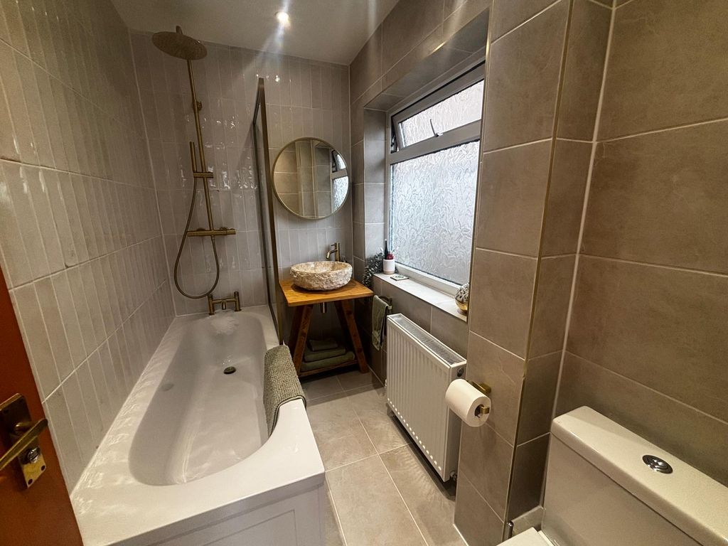 Property photo 3 of 14 Bathroom