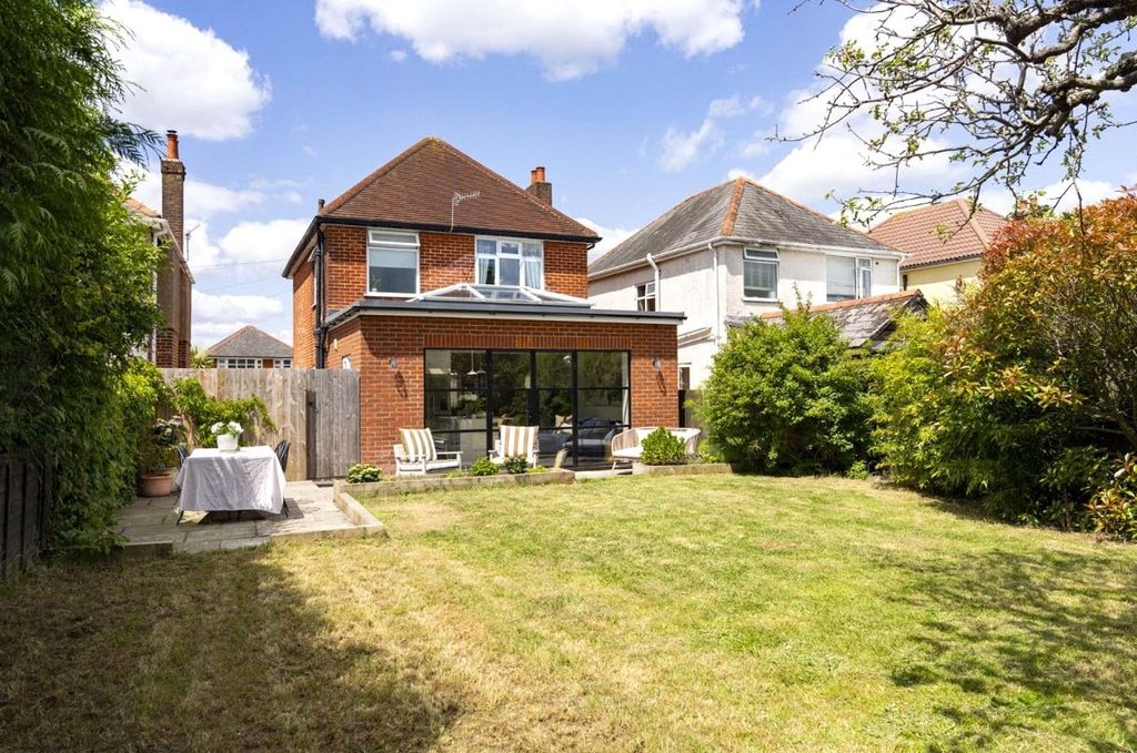 Property photo 2 of 24 Garden