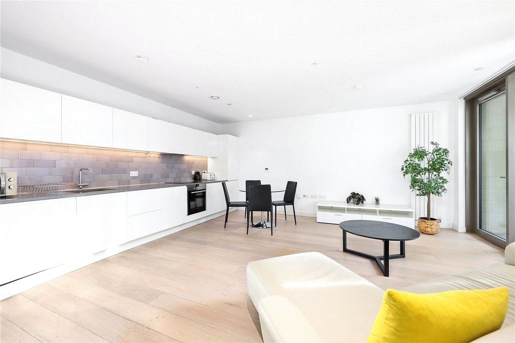 Property photo 2 of 18 Picture No. 01