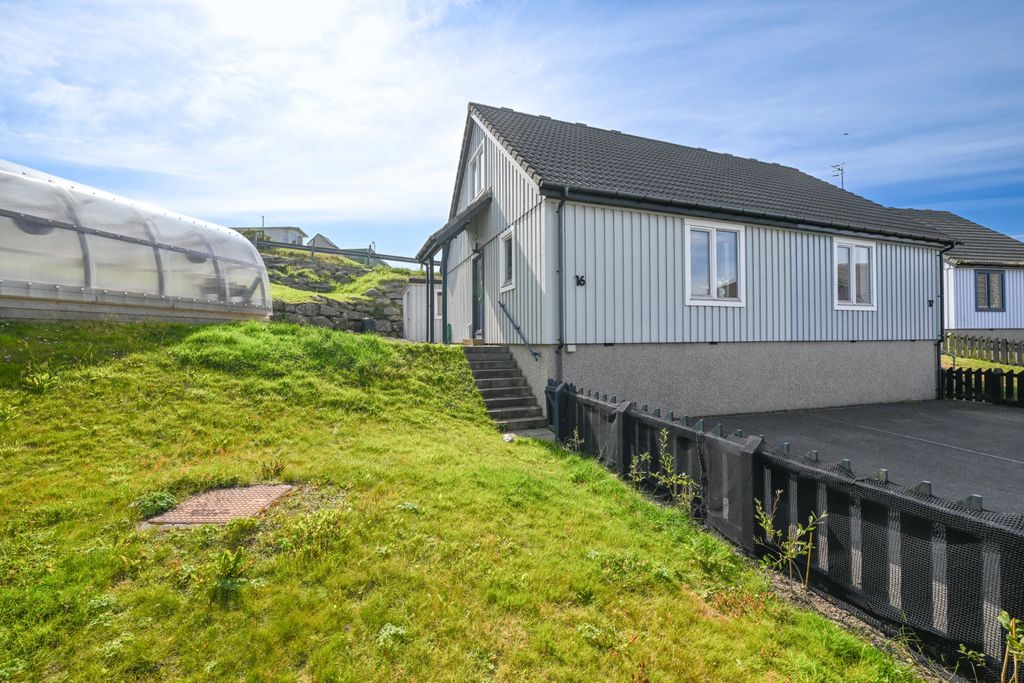 Property photo 1 of 32