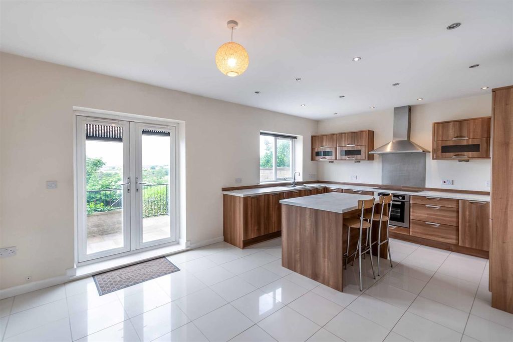 Property photo 2 of 26 Breakfast Kitchen
