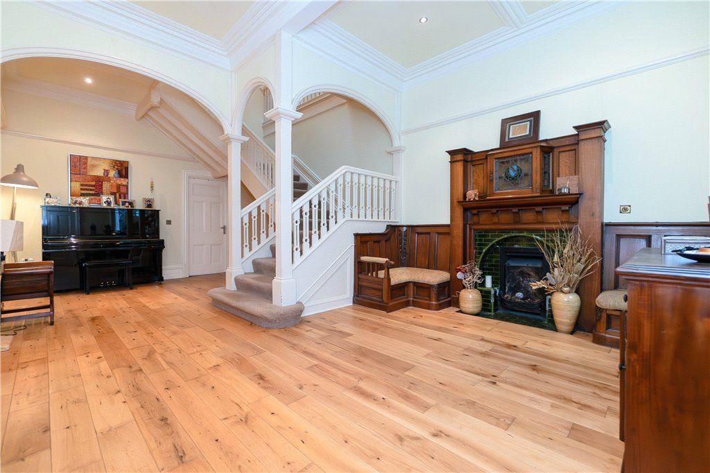 Property photo 2 of 35 Formal Hall