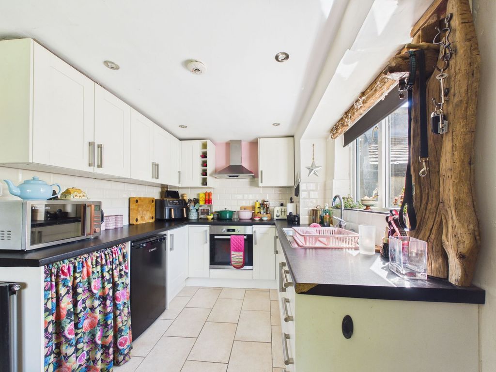 Property photo 3 of 18 Dining Kitchen