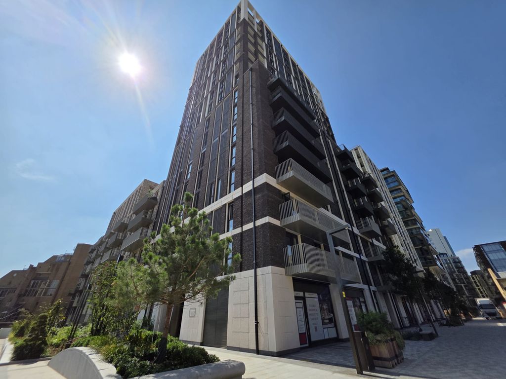 Property photo 1 of 10 Nelsons Are Proud To Present This Stunning One Bedroom Apartment Located Within Boxwood Gardens, Part Of The Iconic London Dock Development.