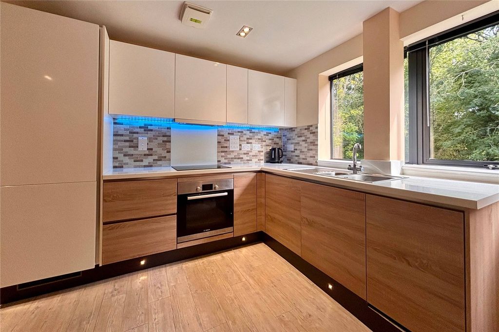 Property photo 2 of 12 Picture 2