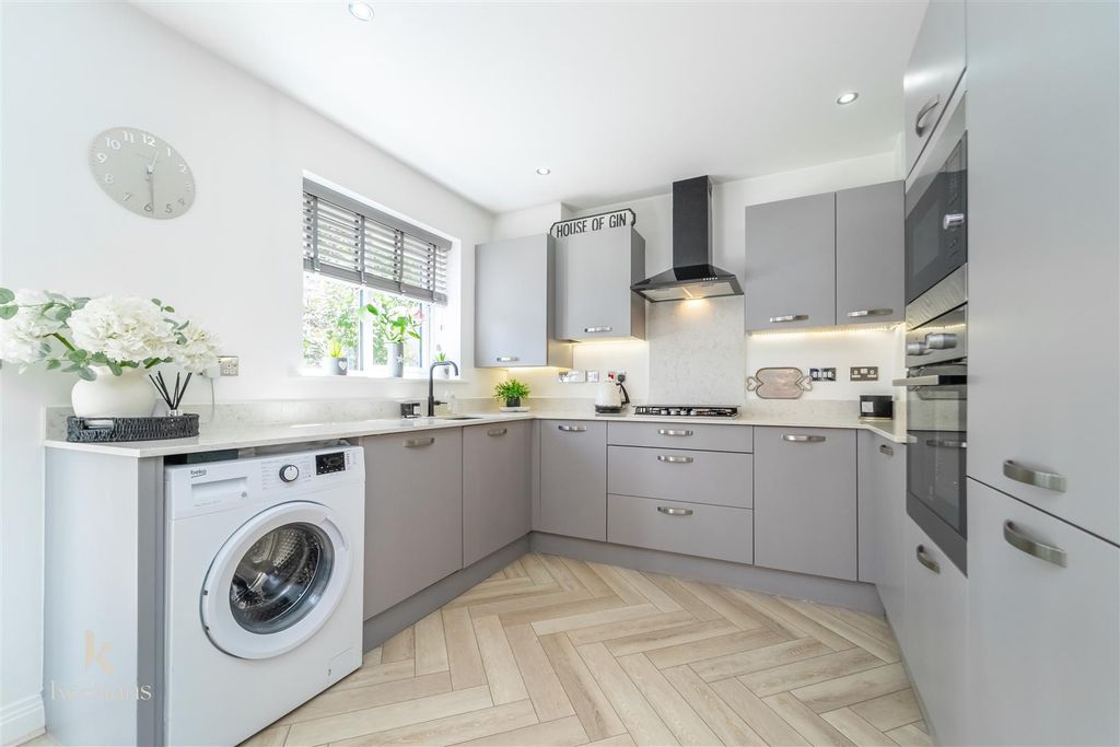 Property photo 2 of 35
