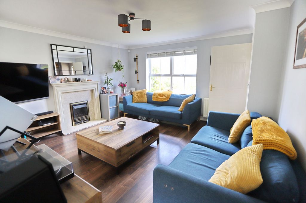 Property photo 3 of 23