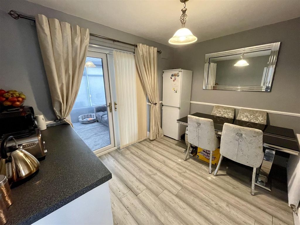 Property photo 3 of 9 Dining Room