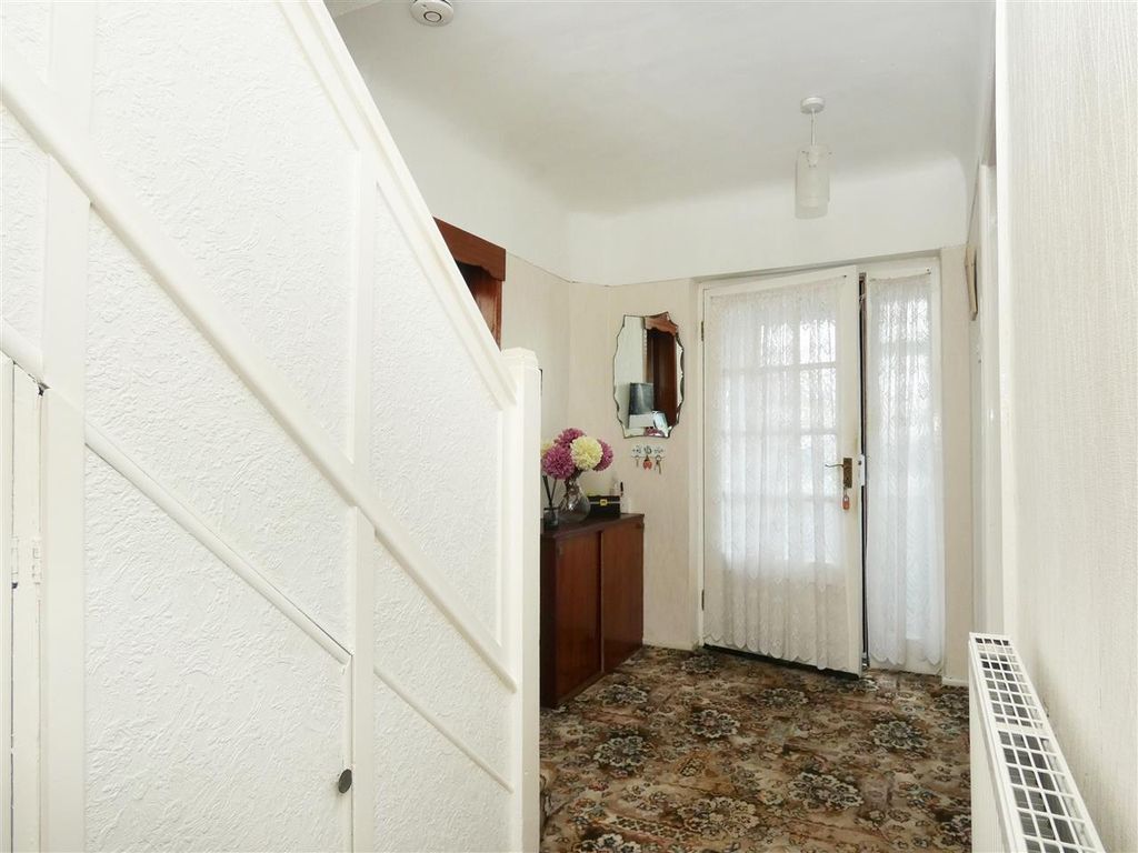 Property photo 3 of 21 Hall